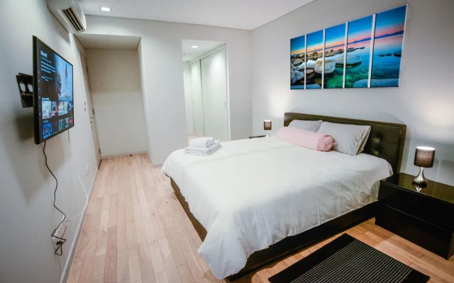 Saigon City View Apartment & Pool