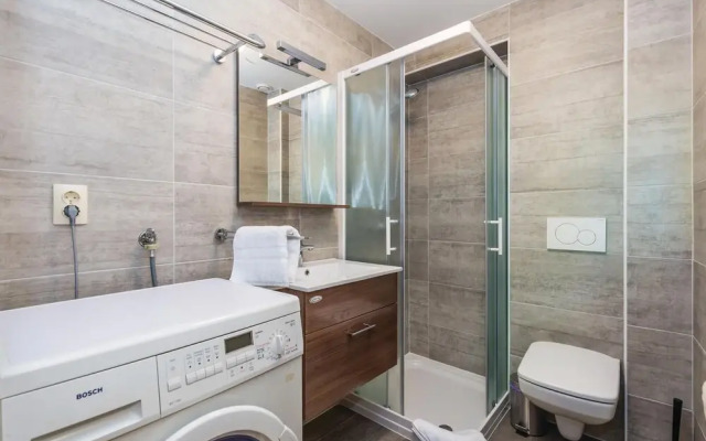 Amazing Home in Matulji With Wifi and 8 Bedrooms