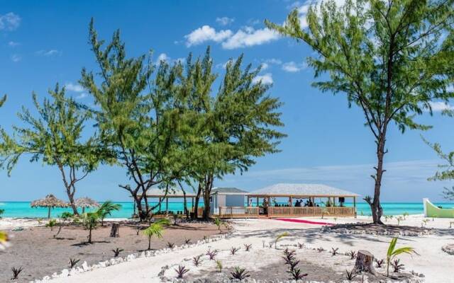 5 Beach Homes Near White Sand Beaches of South Andros