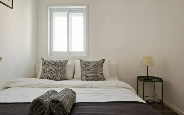 Gordon beach! 2 bedrooms great location