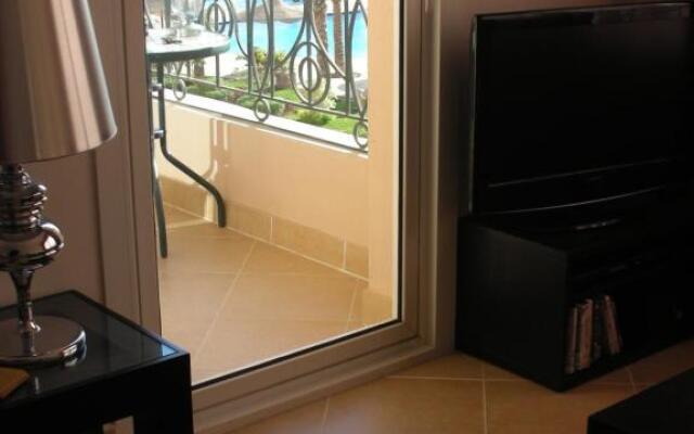 Designer Studio With Amazing Views of the Red Sea!