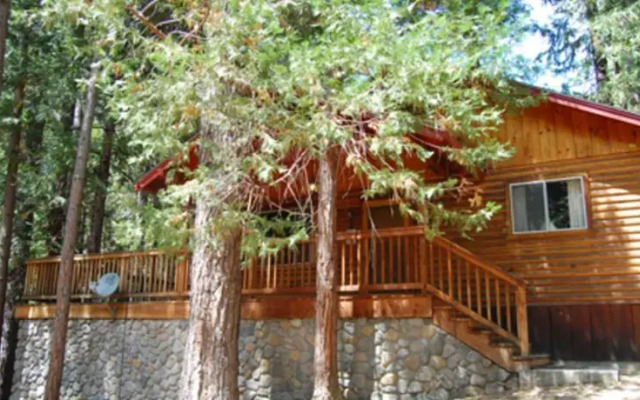 RedAwning Cabin #92 Weiss Hideaway