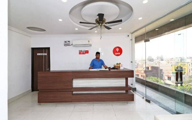 The Reverend by OYO Rooms