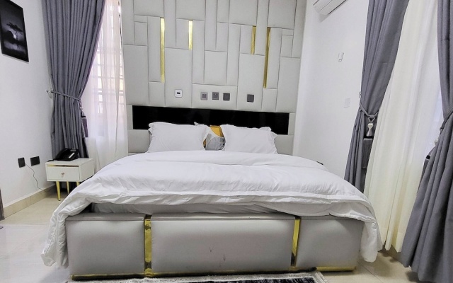 Lofty Xphere Apartment