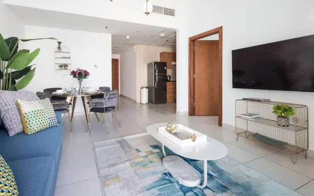 Elegantly Modern 1BR With Lovely Marina Views!