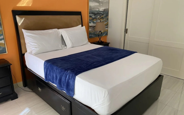 Elegant 1BR Apt with Pool