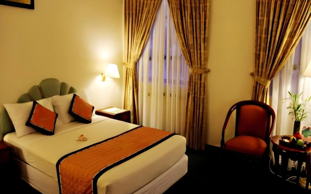 Royal Hotel