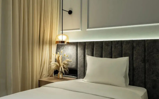 iRest Signature Ba Dinh Lakeside