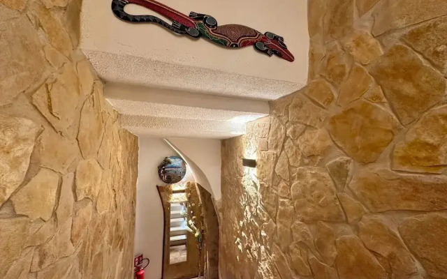 Window in the Stone Naples