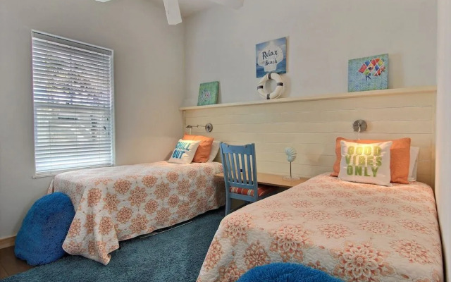 Vista Grande 932 by RedAwning