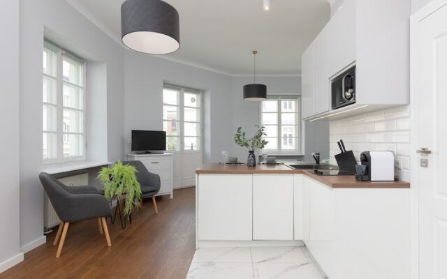 Chmielna 1/3 Studio #3 by Renters