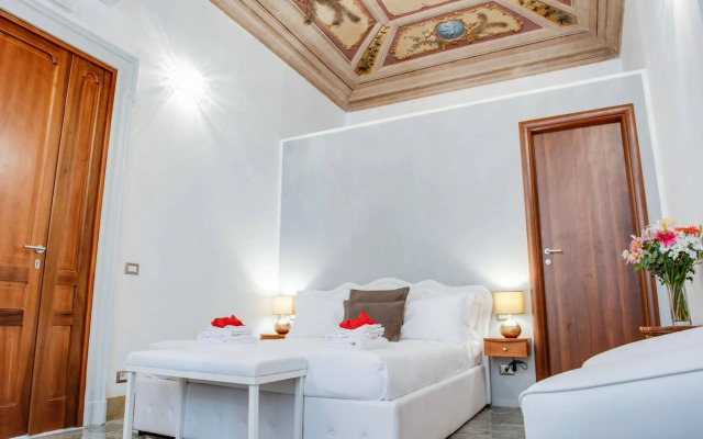 Lh Royal Suites