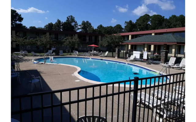 OYO Hotel Phenix City Central