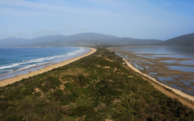 Snug Beach Cabin And Caravan Park