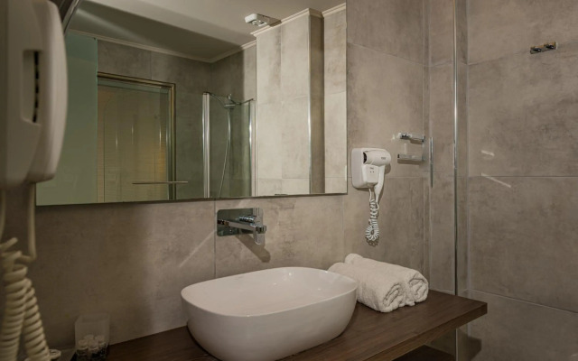 Alexandra Beach Resort & Spa