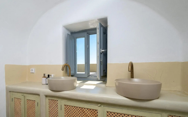 SantorOia Luxury Suites