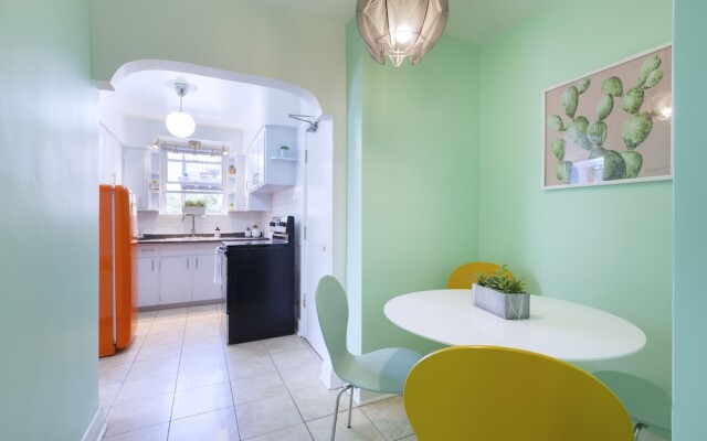 Bright 4-Bedroom in Forest Hill