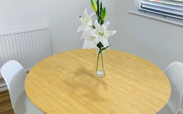 SA Today Farnham with Fibre Wi-Fi & Netflix