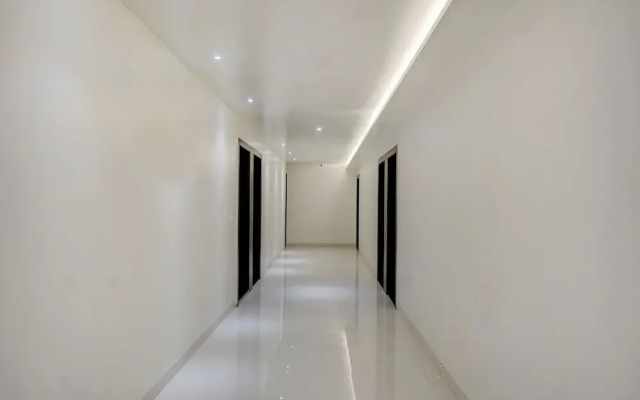 Capital O 38128 Omkar Executive