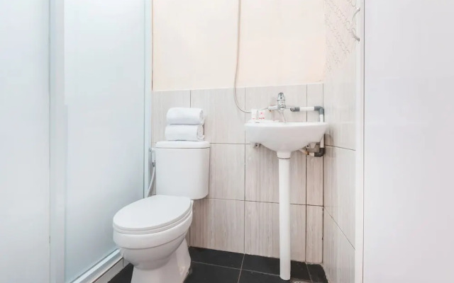 J&B Room Pramuka by Oyo Rooms