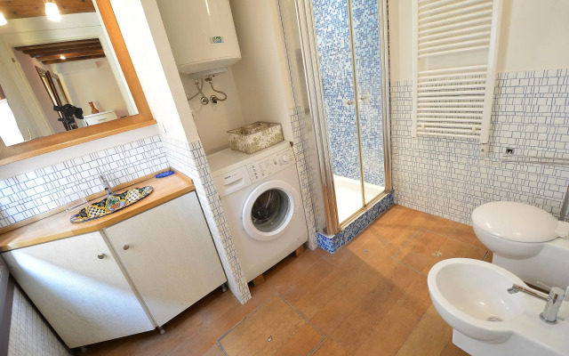 BIENNALE EASY aircond, 2pax wifi,courtyard