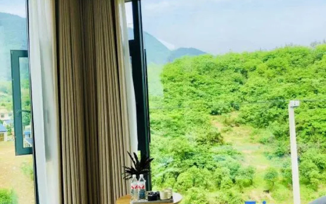 Xiandao Lake Hushan Xiaoju Homestay – Balcony – Huangshi