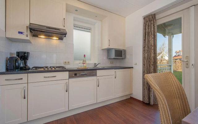 Villa with whirlpool and fireplace near the Grevelingen Lake