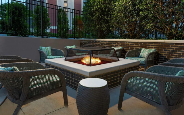 Hampton Inn & Suites Atlanta Buckhead Place