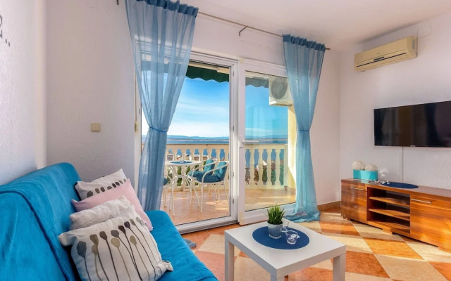 Gorgeous Apartment With Hot Tub and Terrace With Sea View