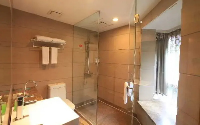 Ejon Kins Hotel
