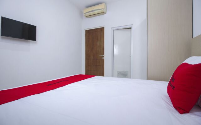Formerly RedDoorz Plus @ Mas Mansyur