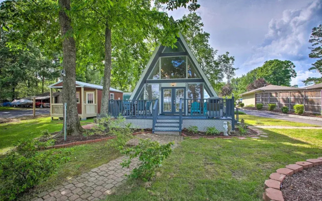 Romantic Pet-friendly A-frame on Lake Hamilton!