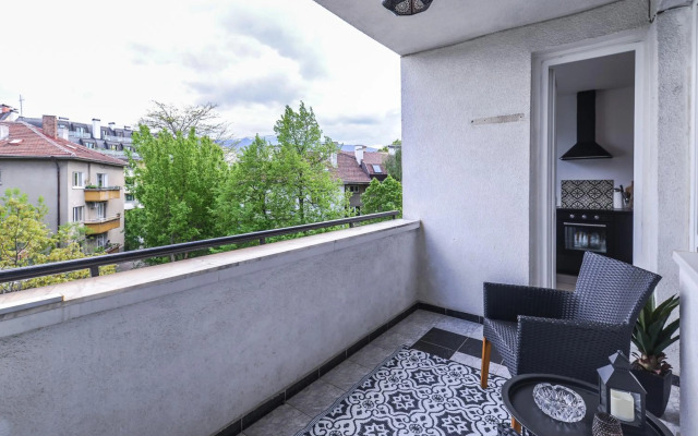66 Apartment - Stylish Two Bedroom in Lozenets District