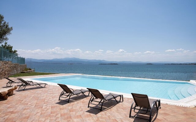 Eretria Luxurious Seafront Villa