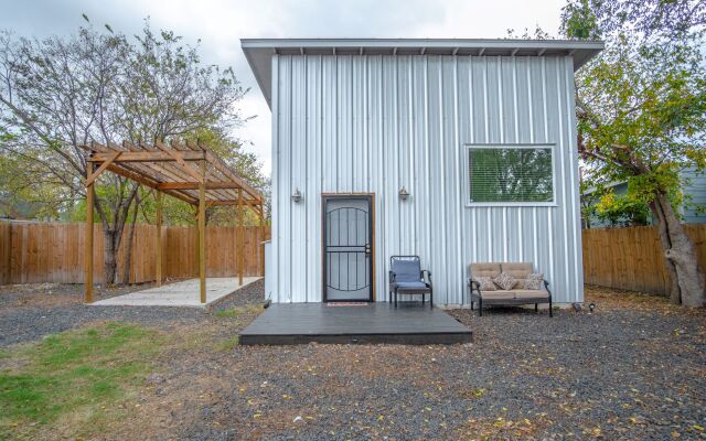 Guest House with Loft near Downtown