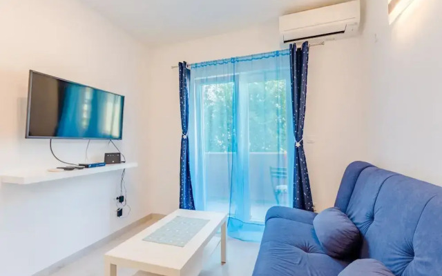 Apartment Karlo - Two Bedroom Apartment With Balcony