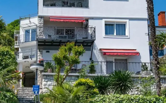 Villa Tomić Apartment Mia near the sea