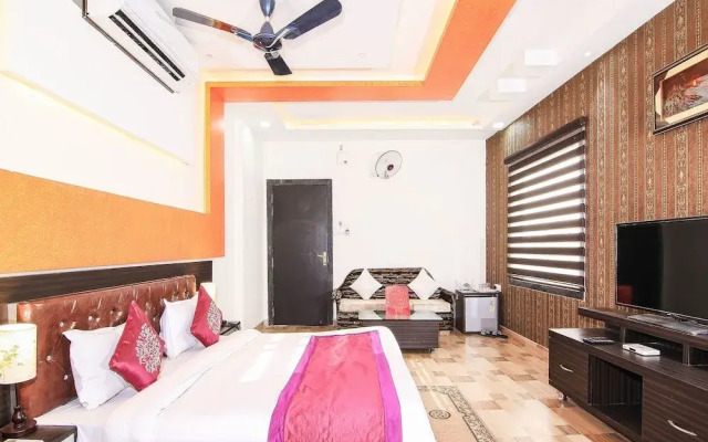 OYO 15422 Shiva Inn