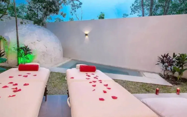 Studio W/private Pool Gym Relaxing Green Areas