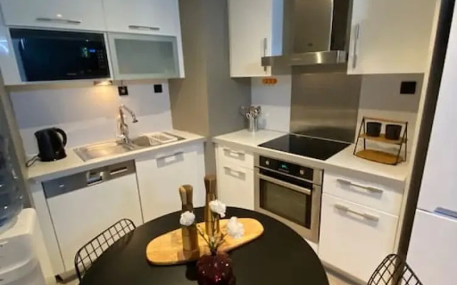 1 1 Balcony Deluxe Apart - Near Mall of Istanbul