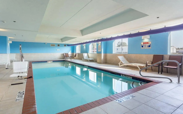 Holiday Inn Express Hotel & Suites BYRAM by IHG