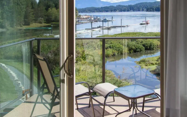Sproat Lake Landing Resort