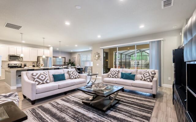 9 Bed Villa with Game Room, Pool & Spa