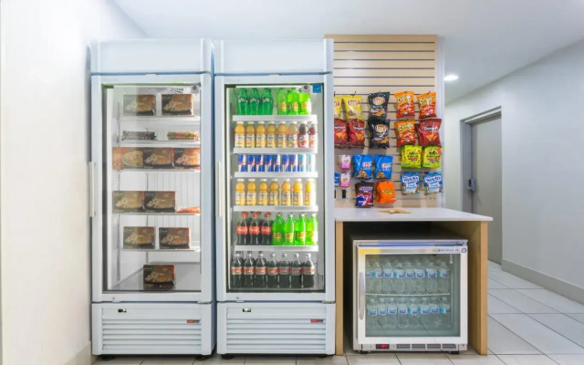 Holiday Inn Express Hotel & Suites Wilmington-University Ctr by IHG