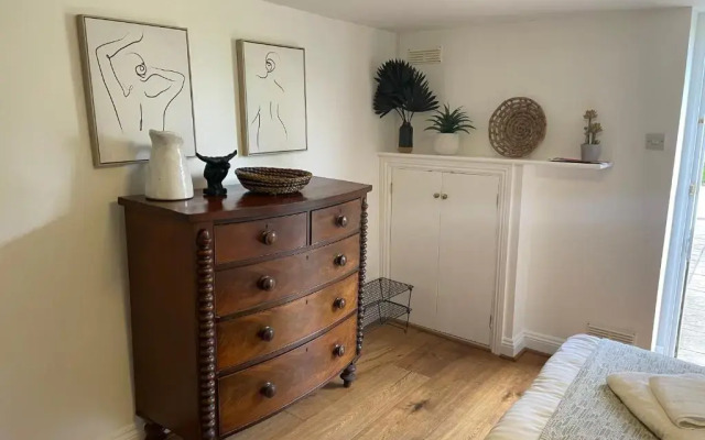 NomiHomes-Otis House-Free Parking x 2-Central -10ppl