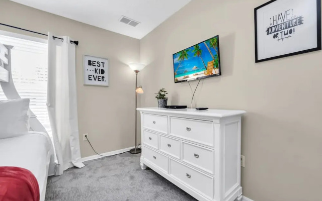 Family Oasis, Cozy Retreat With Bunk Room