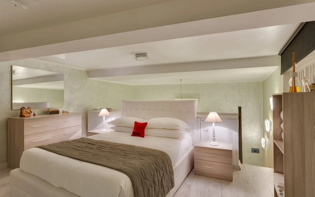 Tritone Top House