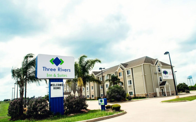 Three Rivers Inn & Suites