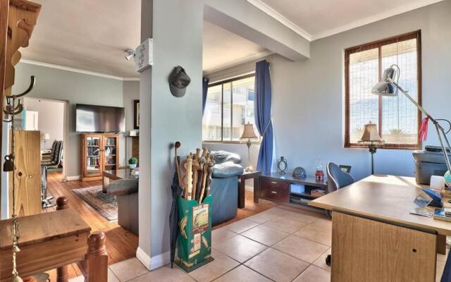 Sunny Apartment in SEA POINT right by PROMENADE