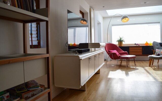 3 Bedroom Mews House in West London
